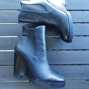Michael Kors sz 7 1/2 High Heeled Chelsea Boots